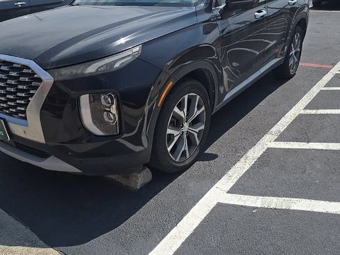 Used 2020 Hyundai Palisade SEL w/ Premium Package FWD image 2