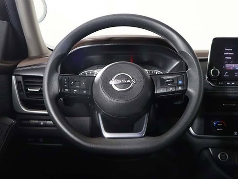 Used 2023 Nissan Rogue SV image 31