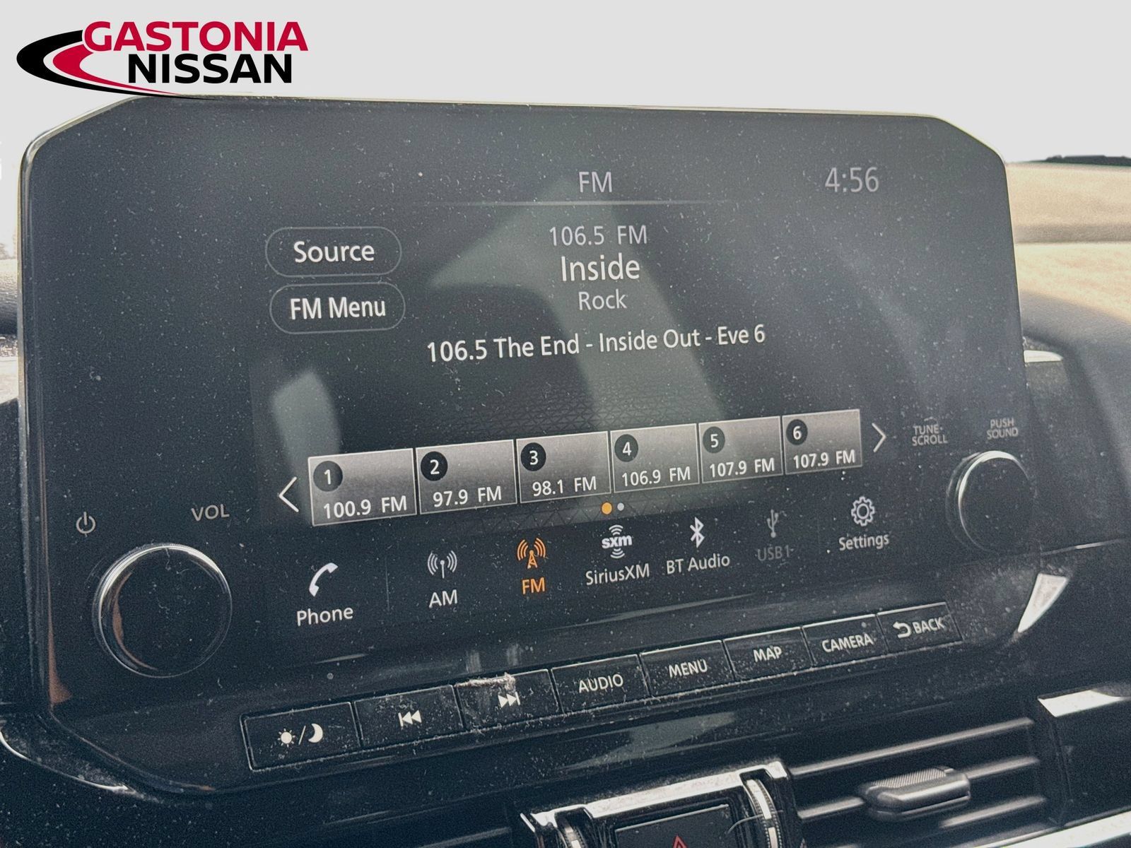 Used 2022 Nissan Pathfinder SL w/ Lighting Package (N92) FWD image 19