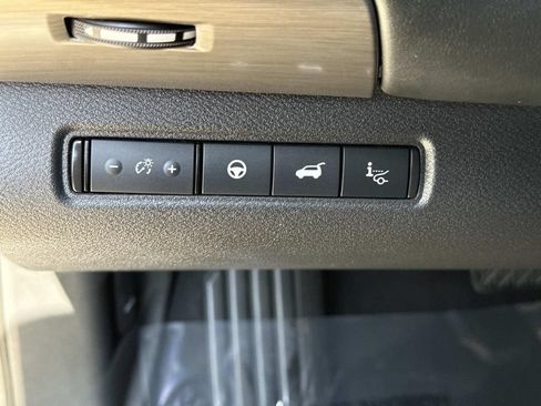 Used 2024 Nissan Pathfinder Platinum AWD/4WD image 45