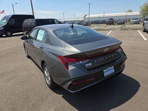 New 2026 Hyundai Elantra SE FWD image 8