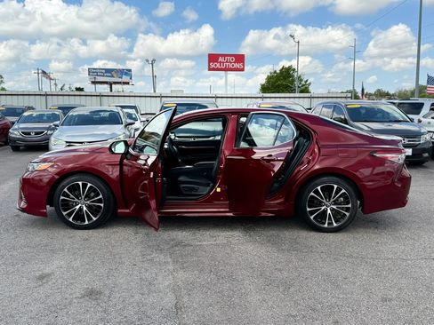 Used 2018 Toyota Camry SE w/ Convenience Package FWD image 36