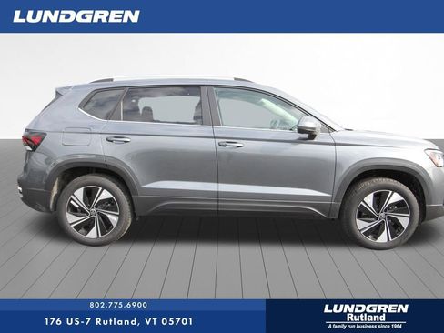 New 2026 Volkswagen Taos SE AWD/4WD image 3