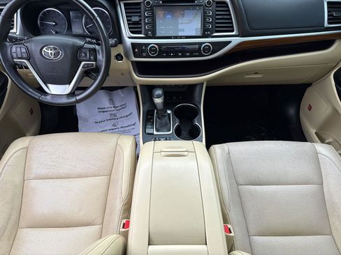 Used 2019 Toyota Highlander Limited Platinum AWD/4WD image 29