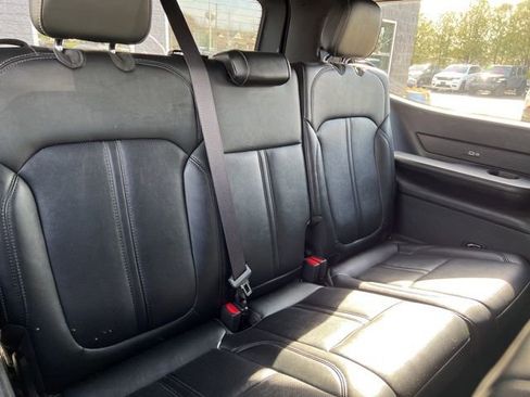 Certified 2024 Jeep Wagoneer Series II w/ Flexible Seating Group AWD/4WD image 14