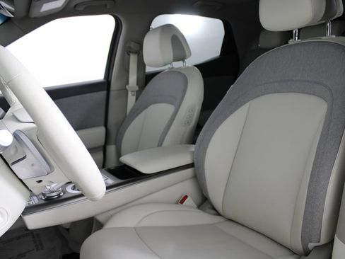 Used 2025 Genesis GV60 RWD image 17
