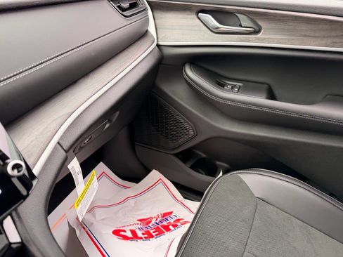 New 2026 Jeep Grand Cherokee Altitude image 13