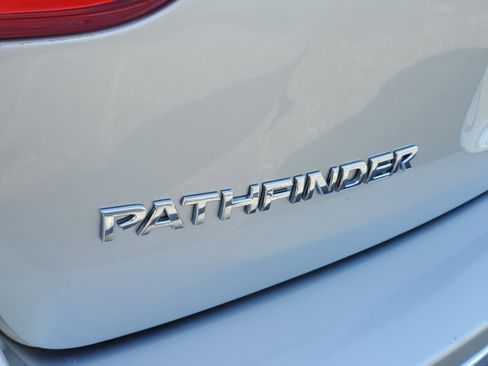 Used 2019 Nissan Pathfinder SL image 3