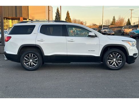 Used 2019 GMC Acadia SLT image 3