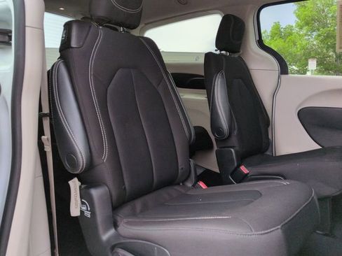 Used 2023 Chrysler Voyager LX FWD image 40