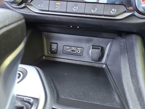 Used 2024 Nissan Sentra SV FWD image 18