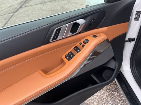 Used 2021 BMW X5 xDrive40i w/ Premium Package image 11