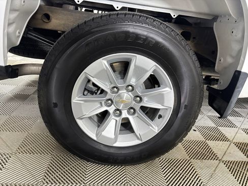 Used 2023 Chevrolet Silverado 1500 LT AWD/4WD image 32