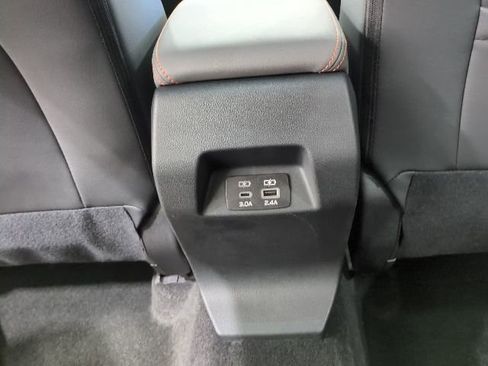 Used 2024 Subaru Crosstrek 2.5i Limited AWD/4WD image 18