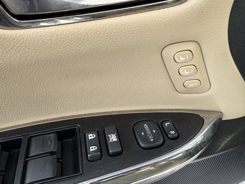 Used 2016 Toyota Avalon Limited image 31