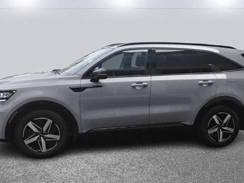 Used 2022 Kia Sorento EX w/ Panoramic Sunroof Package image 3