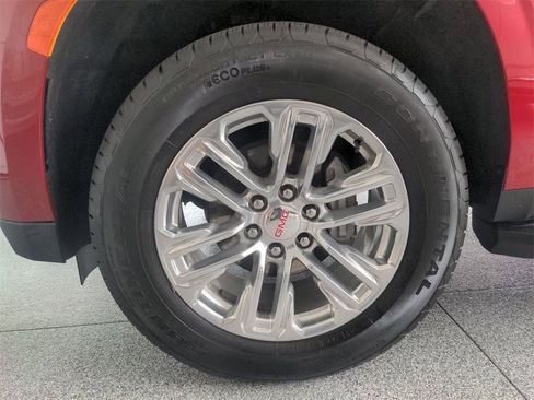 Certified 2024 GMC Yukon SLT w/ SLT Luxury Package image 35