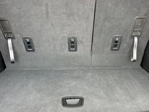 Used 2025 Chevrolet Tahoe LT AWD/4WD image 16