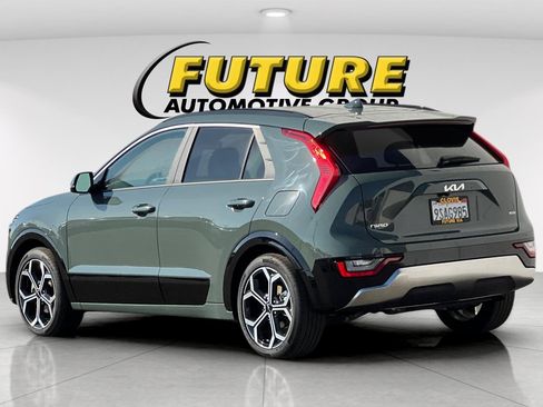 Used 2025 Kia Niro SX Touring image 6