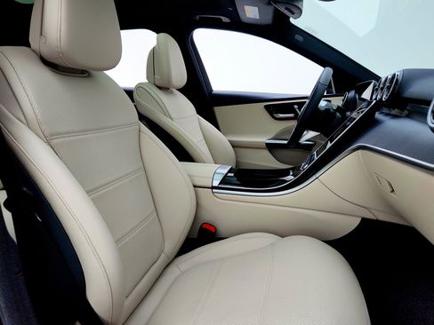 Used 2025 Mercedes-Benz C 300 Sedan image 26