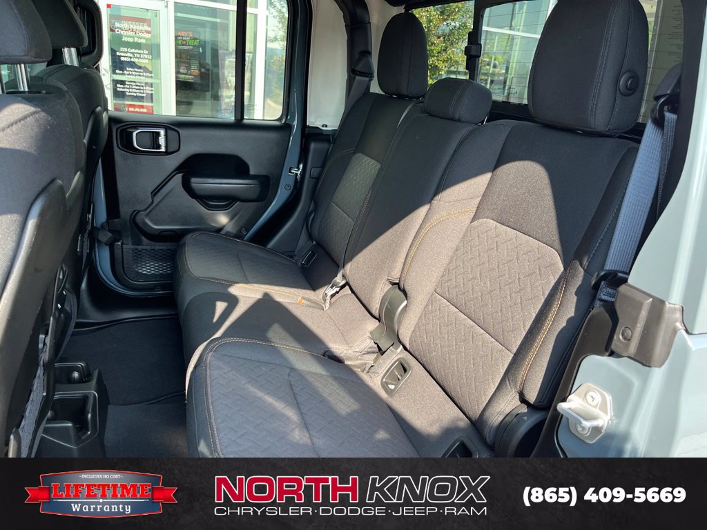Used 2025 Jeep Gladiator Mojave w/ Convenience Group AWD/4WD image 15