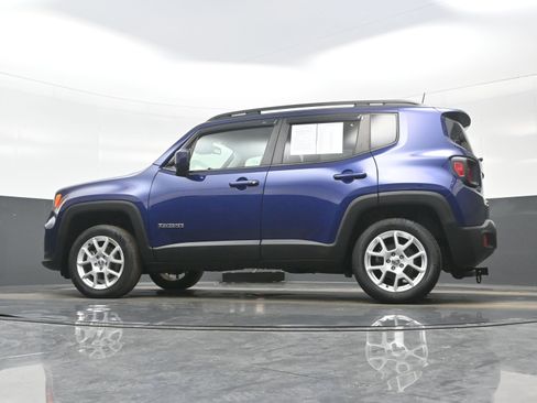 Used 2019 Jeep Renegade Latitude w/ Cold Weather Group image 28