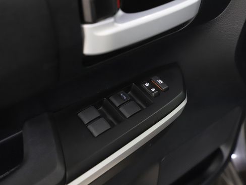 Used 2016 Toyota Tundra SR5 w/ SR5 Upgrade Package image 18