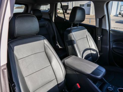 Used 2024 GMC Terrain SLT image 18