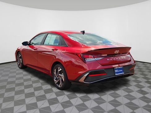 Certified 2025 Hyundai Elantra Sport FWD image 3