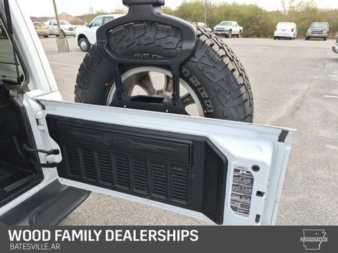 Used 2019 Jeep Wrangler Unlimited Sahara image 8