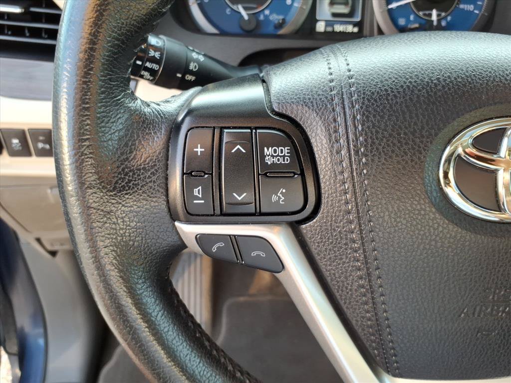 Used 2019 Toyota Sienna XLE w/ XLE Navigation Package FWD image 28
