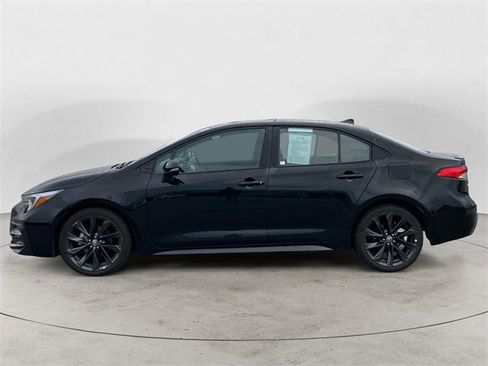 Used 2024 Toyota Corolla SE image 2