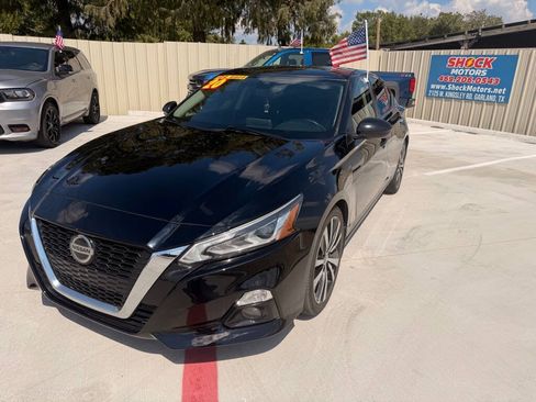 Used 2020 Nissan Altima 2.0 Platinum FWD image 1