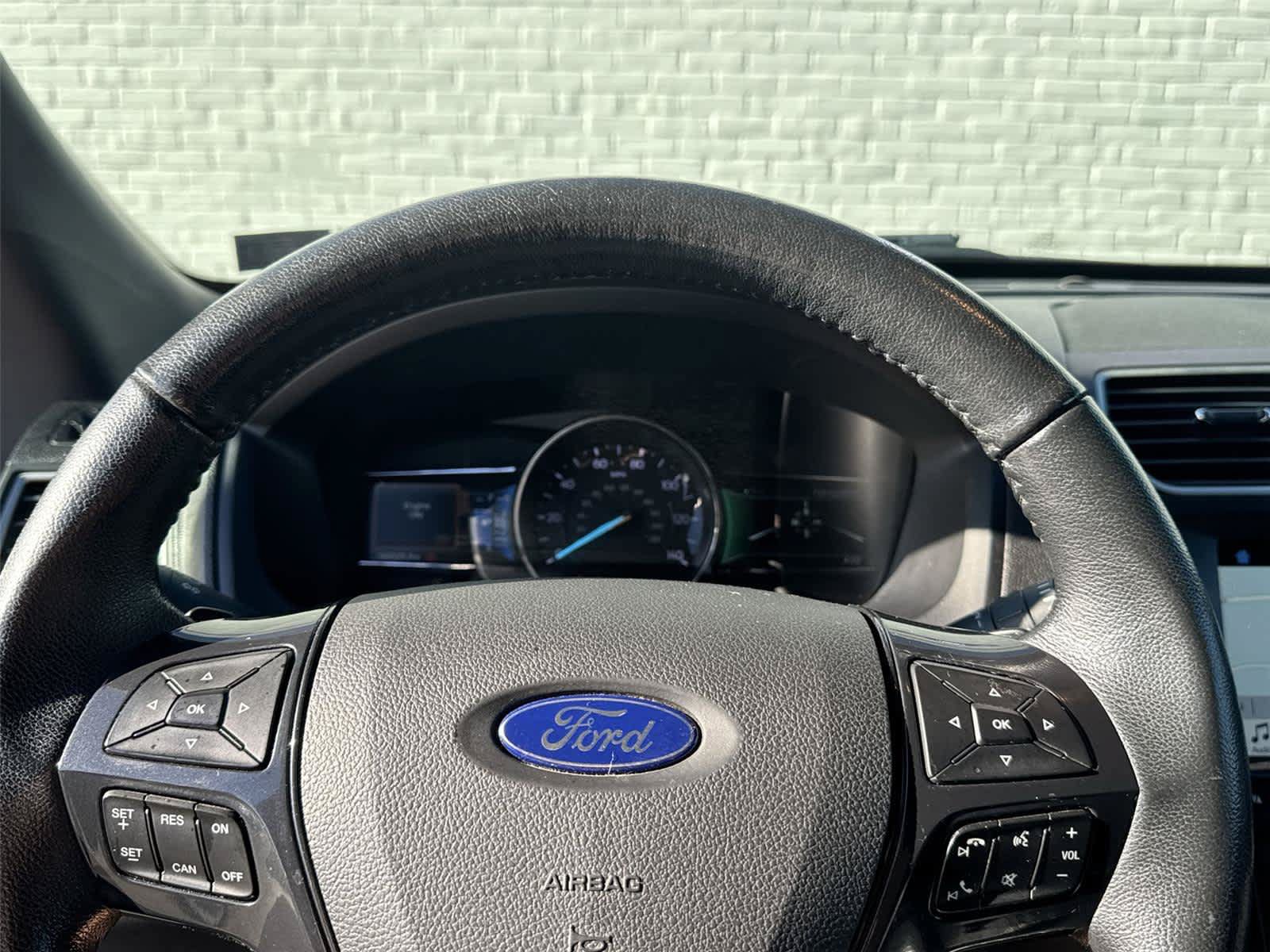 Used 2017 Ford Explorer XLT w/ Equipment Group 202A AWD/4WD image 17