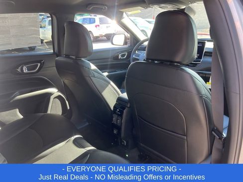 New 2026 Jeep Compass Latitude image 24