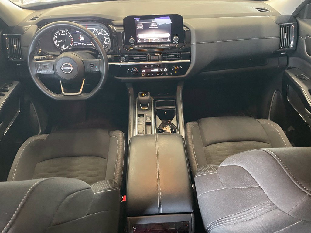 Certified 2025 Nissan Pathfinder SV FWD image 11