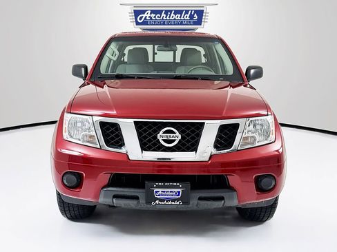 Used 2019 Nissan Frontier SV image 2