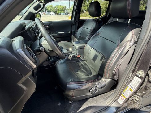 Used 2019 Toyota Tacoma TRD Sport AWD/4WD image 11