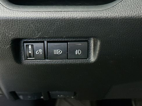 Used 2019 Toyota RAV4 LE FWD image 16