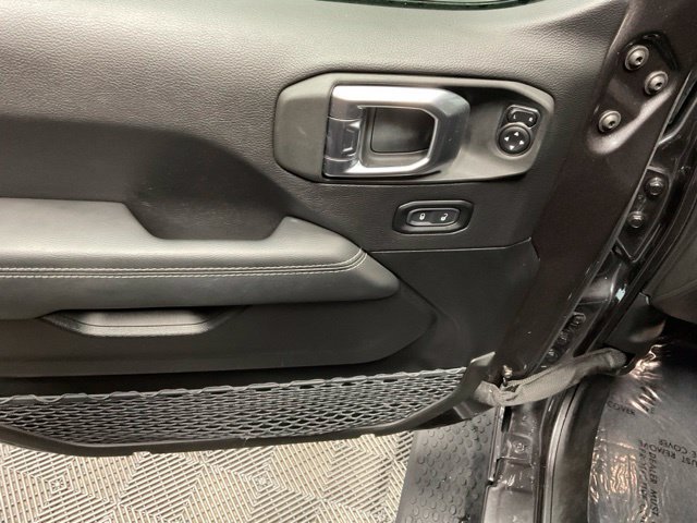 Used 2022 Jeep Wrangler Unlimited Sahara w/ Cold Weather Group AWD/4WD image 15
