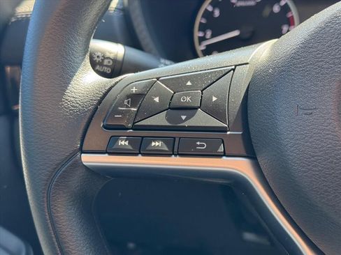 Used 2025 Nissan Sentra SV w/ Trunk Package image 16