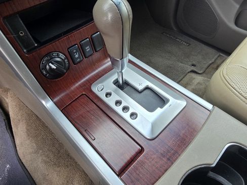 Used 2010 Nissan Pathfinder LE image 20