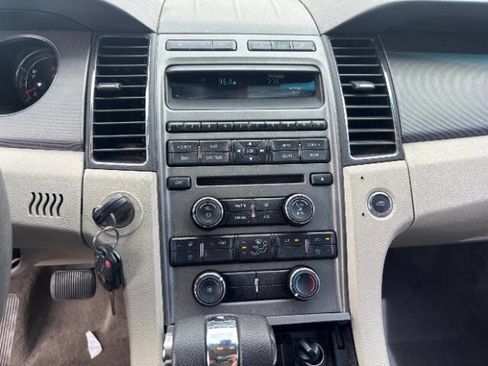 Used 2011 Ford Taurus SE FWD image 11