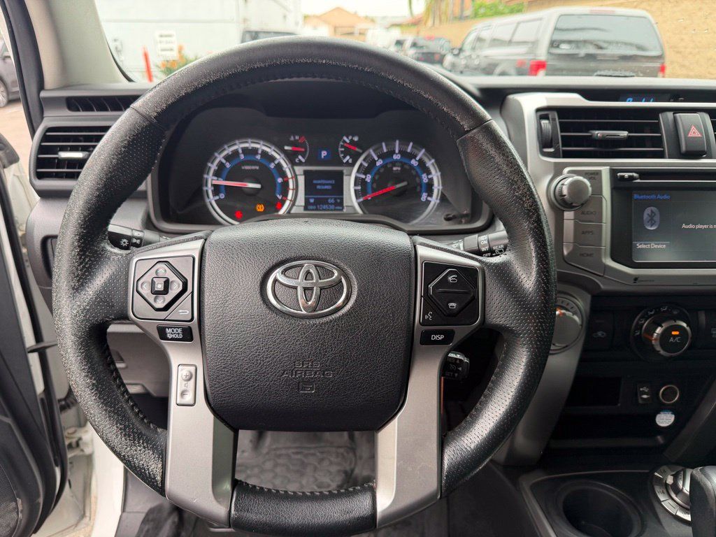 Used 2015 Toyota 4Runner SR5 AWD/4WD image 21