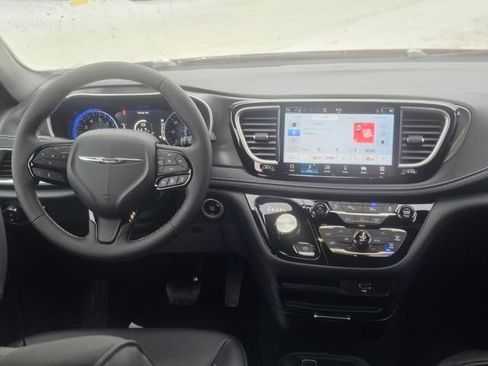 New 2026 Chrysler Pacifica Select w/ S Appearance Package image 2