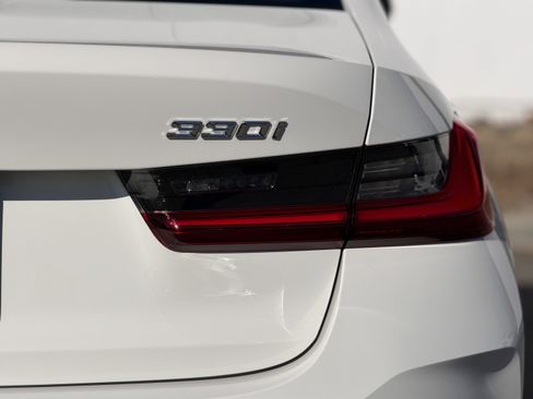 Used 2024 BMW 330i Sedan w/ Premium Package image 11