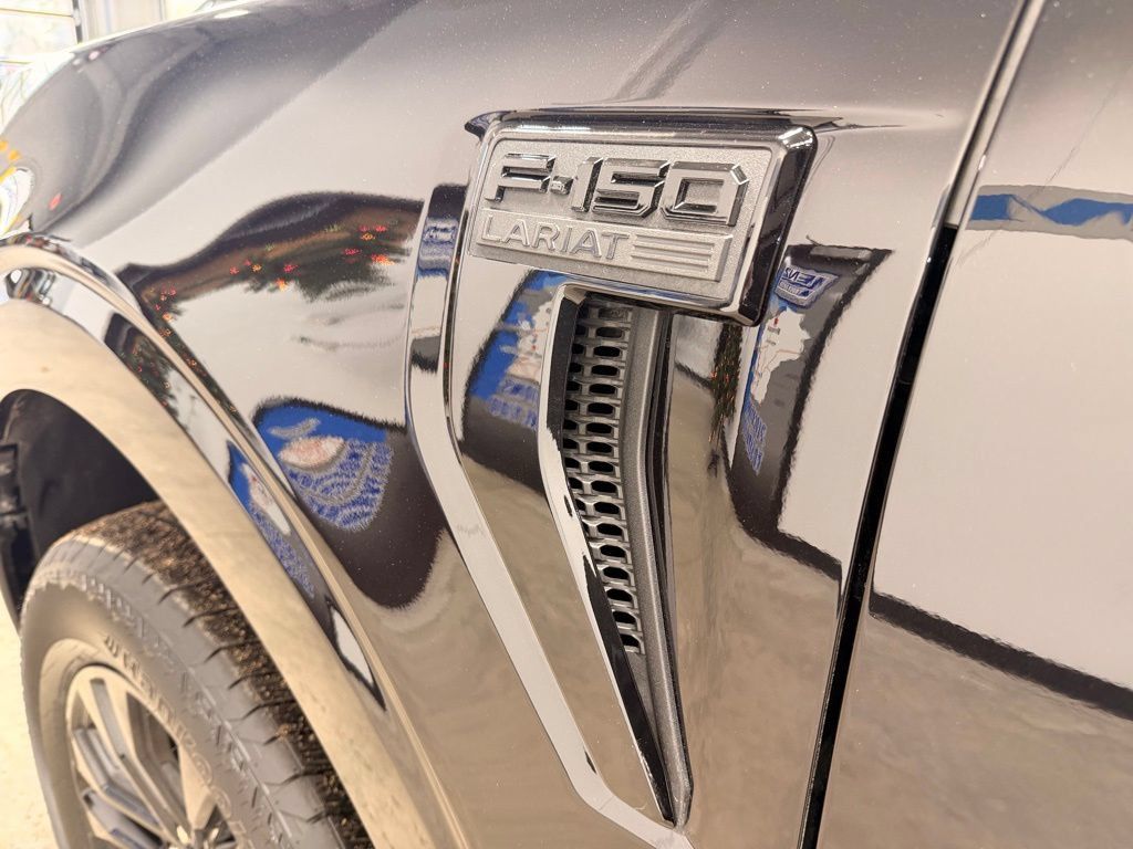 Used 2025 Ford F150 Lariat AWD/4WD image 18