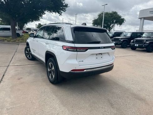 Used 2022 Jeep Grand Cherokee Limited 4xe w/ MOPAR Finishing Package AWD/4WD image 8