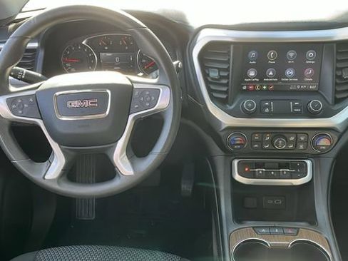 Used 2023 GMC Acadia SLE FWD image 4