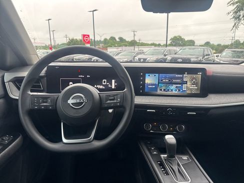 Used 2025 Nissan Kicks SV w/ Illumination Package AWD/4WD image 24
